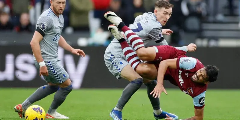 Thành tích đối đầu của cả hai